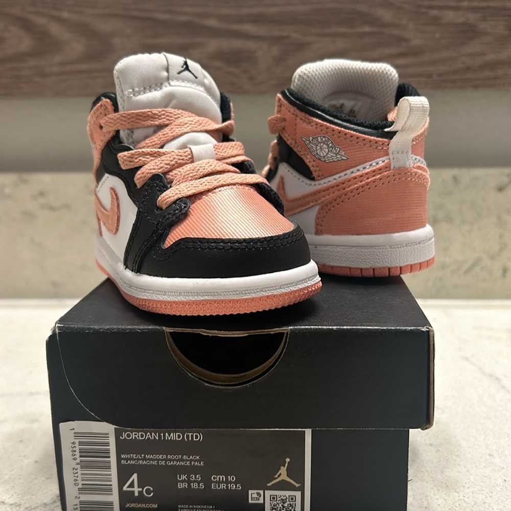 Jordan 1 Mid
